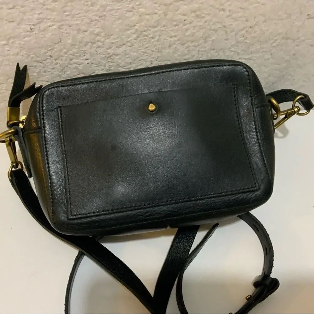 Madewell transport camera bag in black tannery leather.